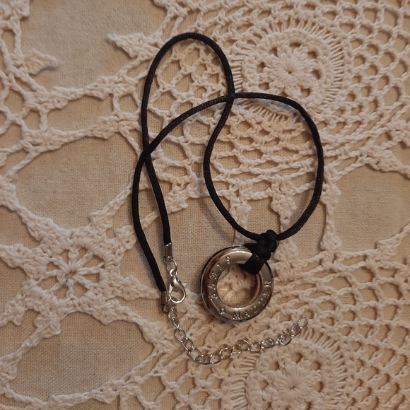Steve Madden Rodelle Necklace - Picture 3 of 4